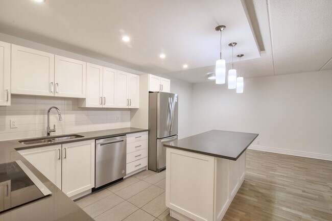 Photo - 4800 Maisonneuve Blvd W Unit 208