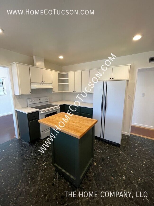 Photo - 3015 E 4th St