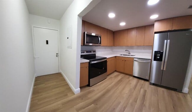 Building Photo - 4354 NW 9th Ave Unit 12-3B Rental