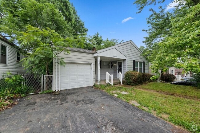 Building Photo - 2 bedroom Single Family Home with Fenced i...