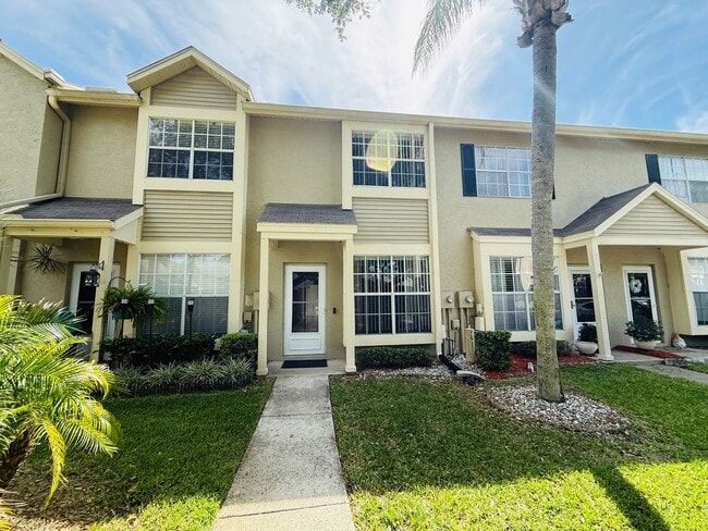 Building Photo - Townhome in Palm Harbor