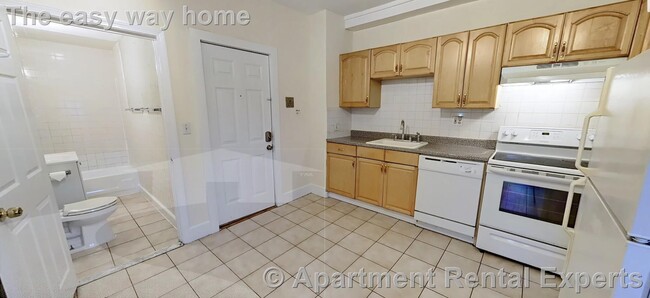 Building Photo - 38 Bond St Unit #2R