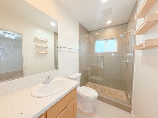 Building Photo - 442 Kelton Ave Unit 442 Rental