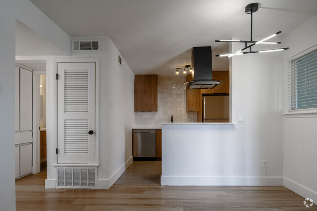 Interior Photo - CrestHaus Apartments