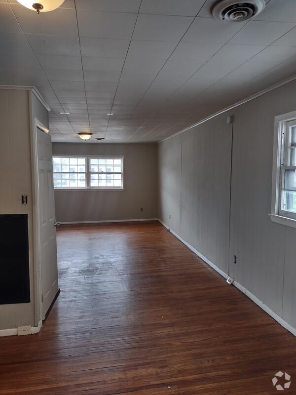 Building Photo - 321 W Delavan Ave Unit 2 Rental