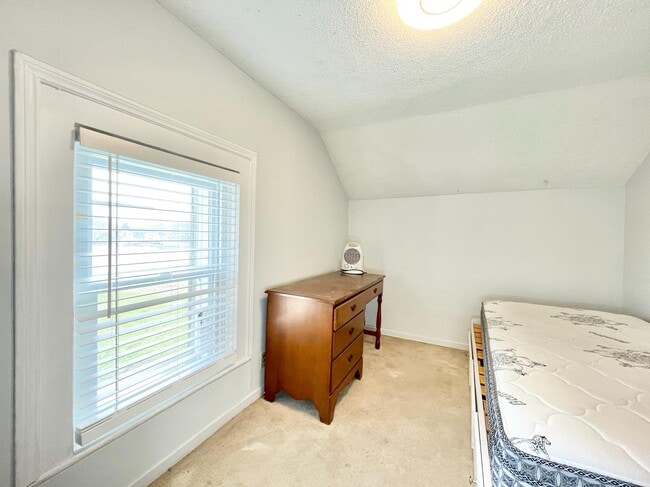 Photo - 252 Vine St S Unit 1 Room 3