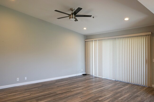 34089 Calle Mora