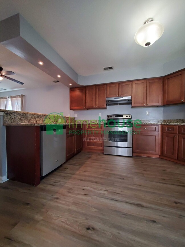 Photo - 724 Carolina Ave