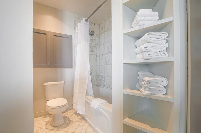 Photo - 208 Queens Quay W Unit ID1031288P