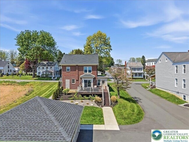 Photo - 8038 Main St
