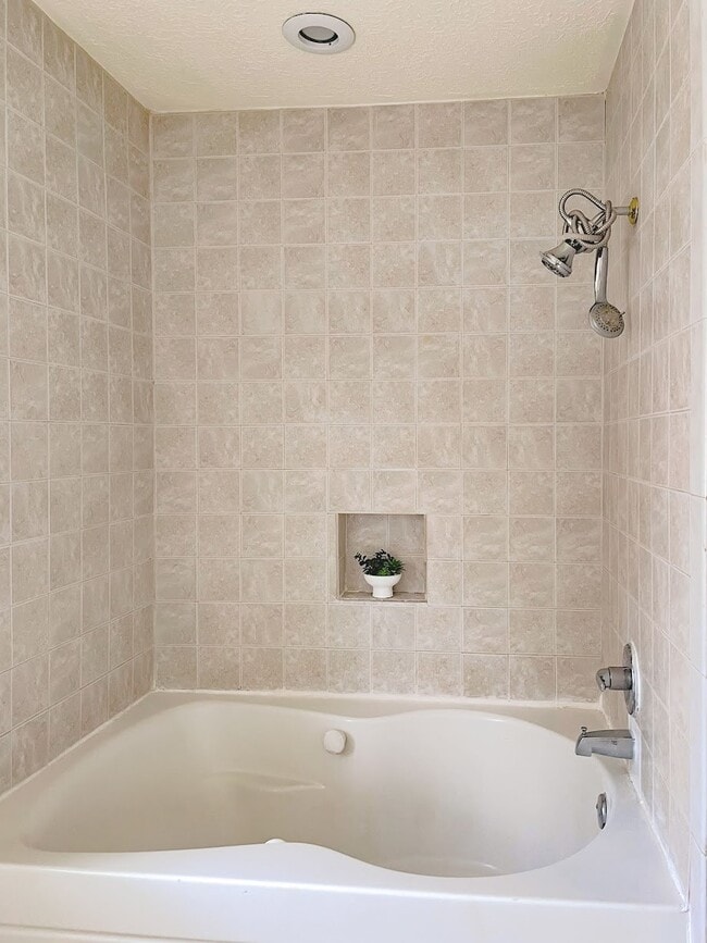 Photo - 4035 Lotus Dr