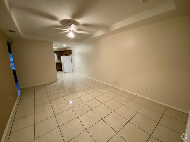 Building Photo - 2410 W Hackberry Ave Unit 3 Rental