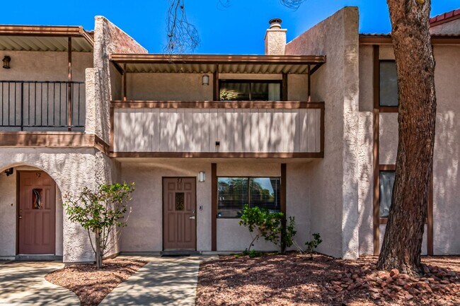 Building Photo - Remodeled 2 bedroom unit just minutes from... Rental