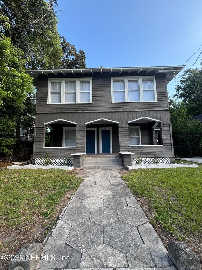 Photo - 2561 Rosselle St