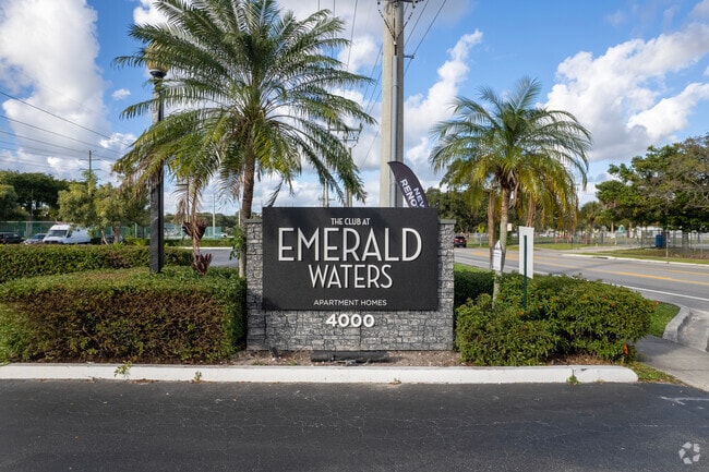 Photo - Club at Emerald Waters