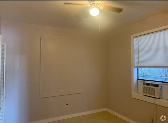 Building Photo - 3210 N 77 Sunshine Strip Unit 3208 Apt A