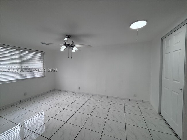 Building Photo - 911 NW 30th Pl