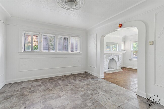 Grant & Main - 10343 Crocuslawn St