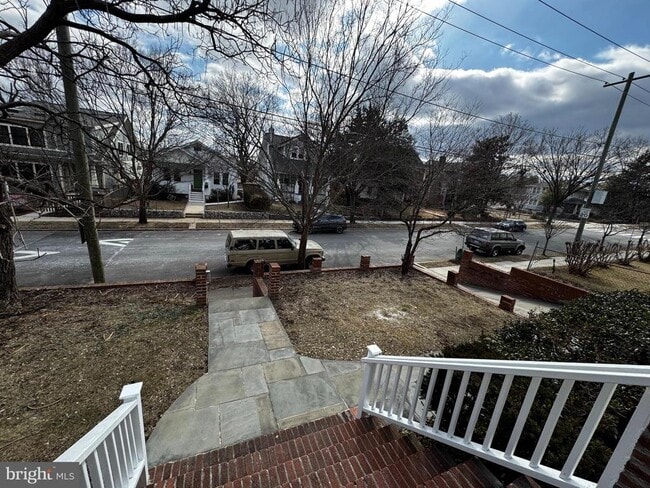 Photo - 513 Whittier St NW