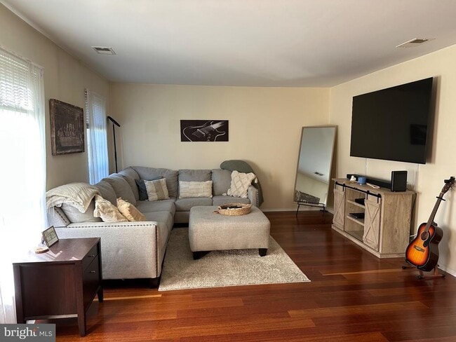 Photo - 181 Wyndham Pl