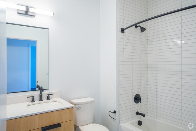 2BR, 2BA - 744SF - Bathroom