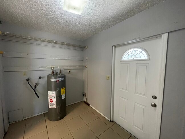 Photo - 4312 76th St W