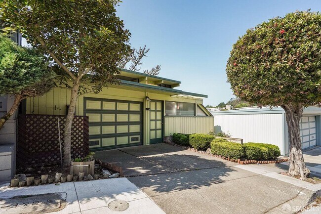 Photo - 172 Amber Dr House