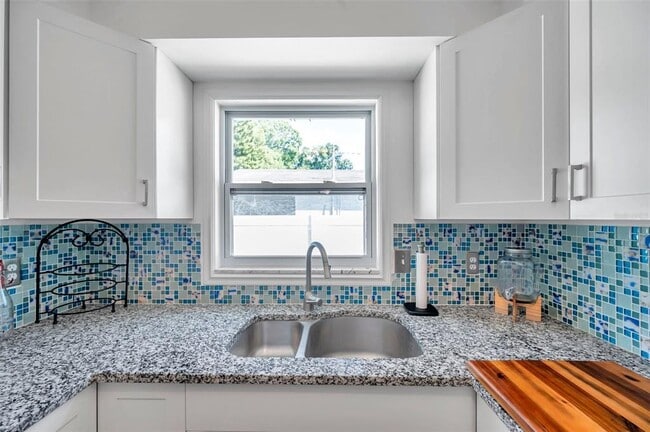 Photo - 5900 Cypress St N