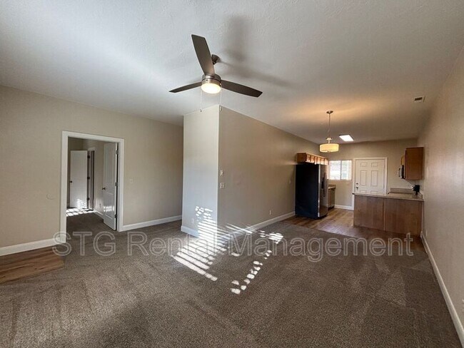 Building Photo - 700 N Main St Unit I-7