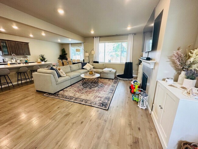 Photo - Spacious 4 bed 2.5 bath house in Cascade-Fairwood AC