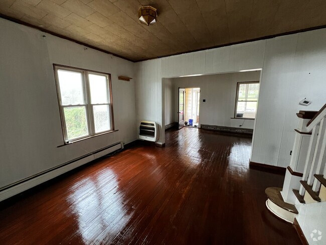 Building Photo - 1023 W Main St Rental