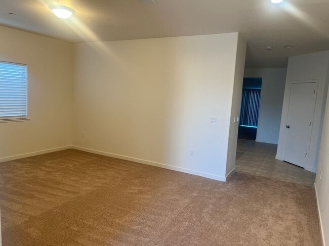 Photo - 741 Skyler Ct