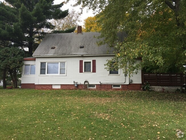 Building Photo - Beautiful 3 Bedroom 1 bath house in St. Paul