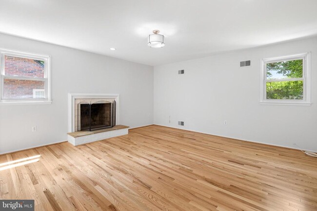 Photo - 1222 Noyes Dr