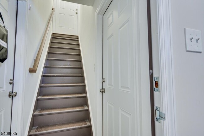 Photo - 432 Rosetta Pl