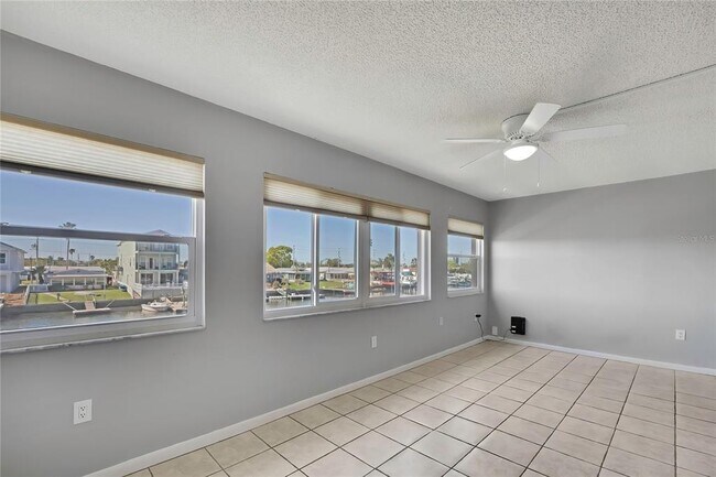 4452 Garnet Dr Unit 203