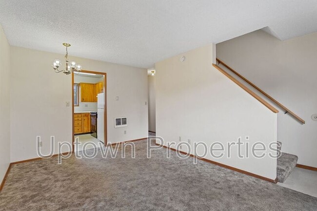 Building Photo - 8043 NE Flanders St Rental