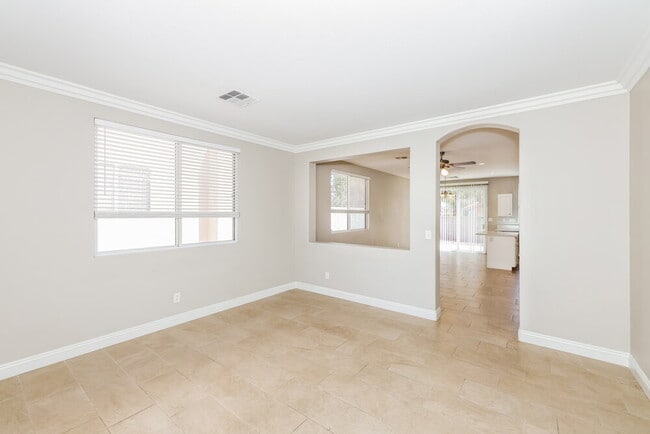 Photo - 486 Kirkstone Way