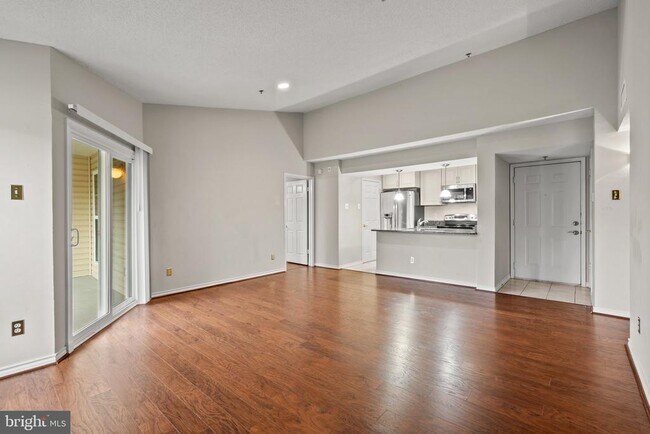Photo - 1504 Lincoln Way Unidad 411