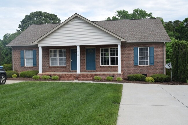 Building Photo - Hollar Duplex Longview Unit B