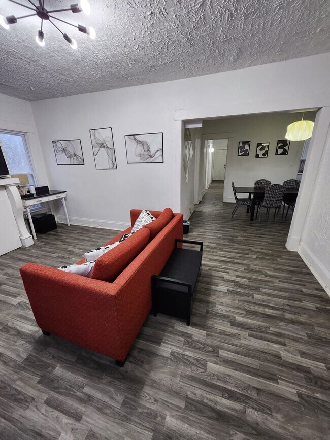 Photo - 1856 Lampson Rd Unidad 1