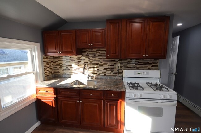 Photo - 70 Westfield Ave Unit 3rd Fl