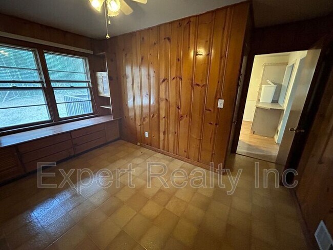 Photo - 2249 4th Pl Cir NE