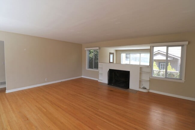 Photo - 2 Bedroom 1 Bathroom House in Wedgwood!