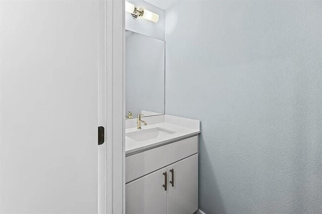 Photo - 2002 E 7th St Unit 204