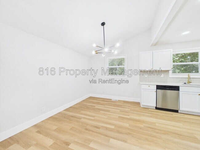 Photo - 9524 Manning Ave