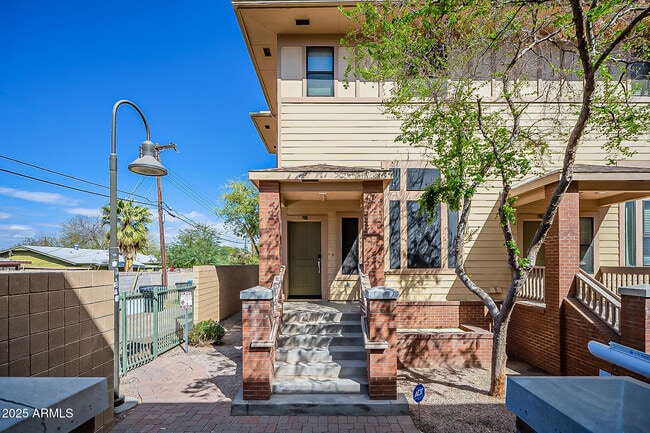 Building Photo - 768 S Beck Ave Rental