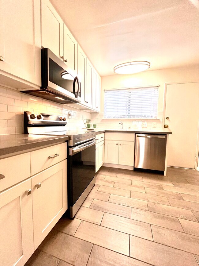 Photo - 136 W Dana St Unit C