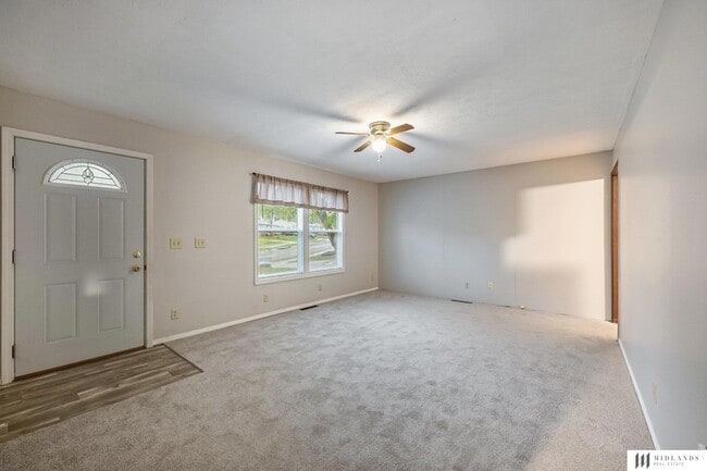 Photo - 7425 S 69th St