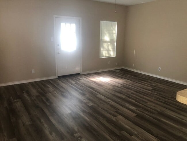 Photo - 7811 Kingsbury Wood Unidad 4